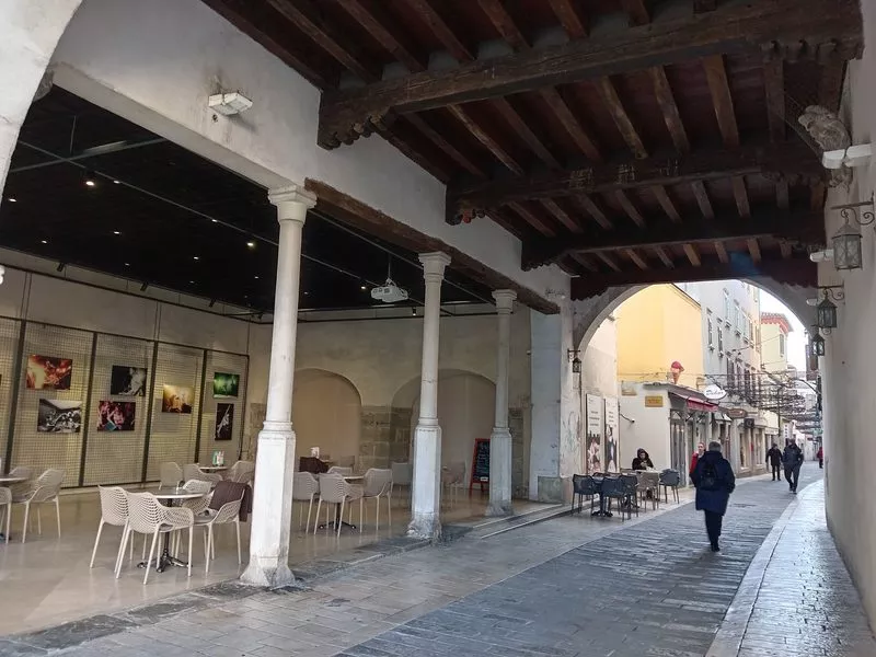 Logge e caffè a Capodistria - Cya On The Road