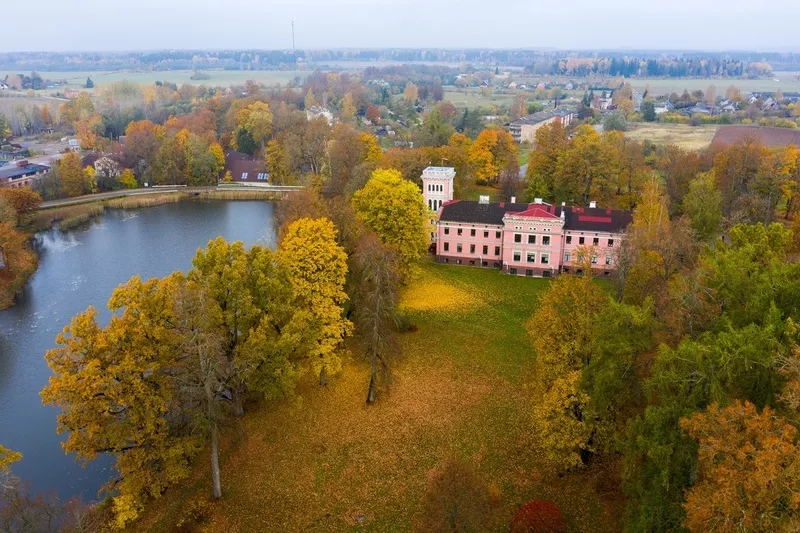 A walk in the Zemīte Manor Park - Cya On The Road