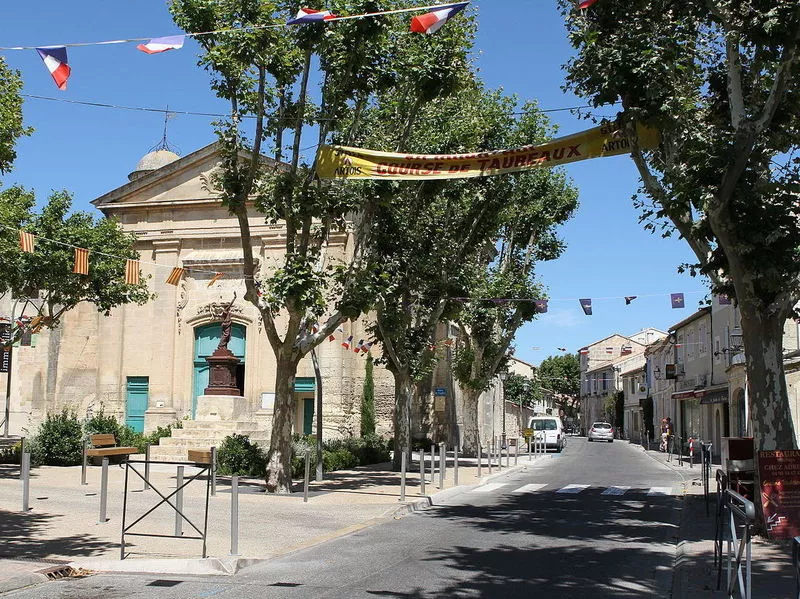 Trip over Arles area with Tim Richards. Travelbook - Cya On The Road