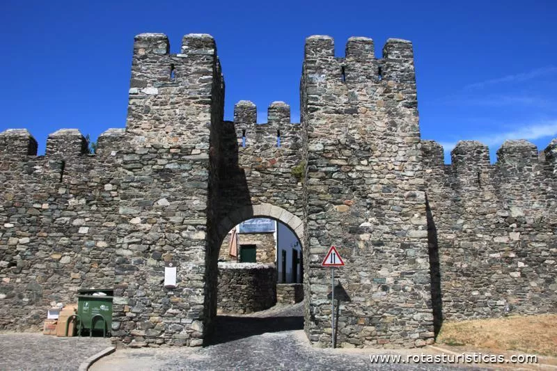 Walk through Bragança Castle - Cya On The Road