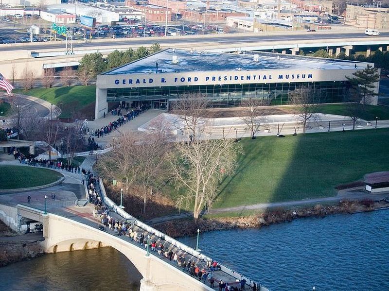 Along the River: Exploring Grand Rapids Michigan - Cya On The Road